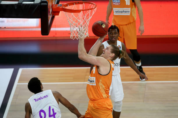 激烈赛场上 激烈赛场上